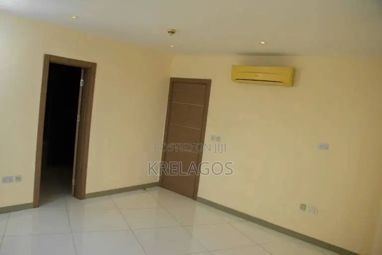 4bdrm Penthouse in Kofo Abayomi for rent