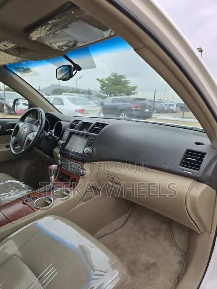 Toyota Highlander Limited 2011 White