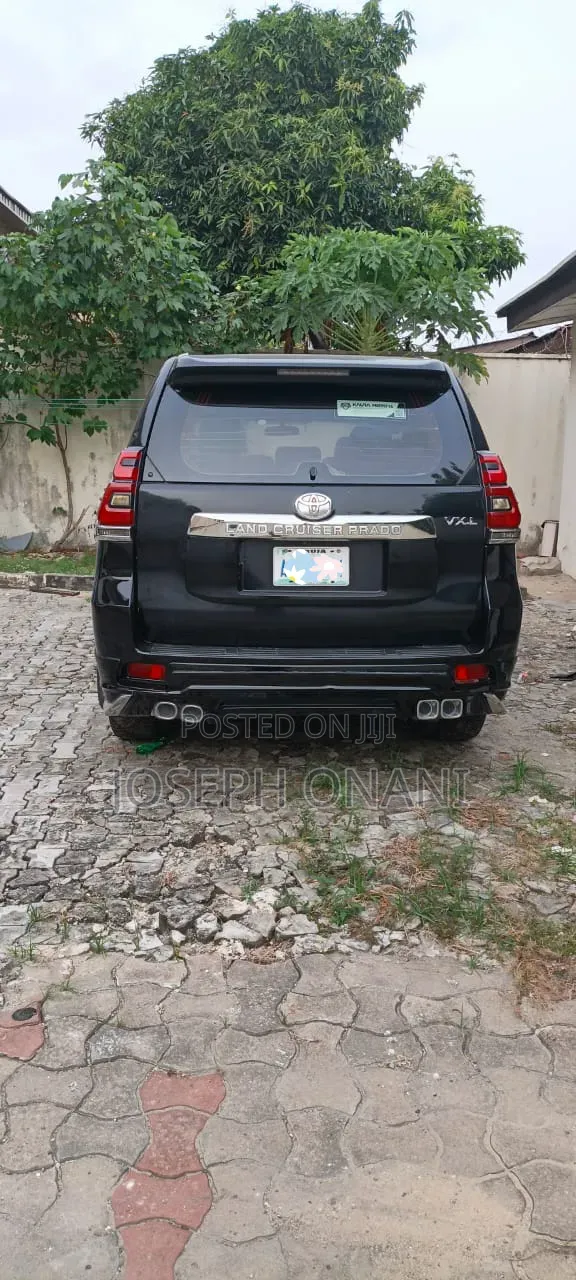 Toyota Land Cruiser Prado 2016 Black