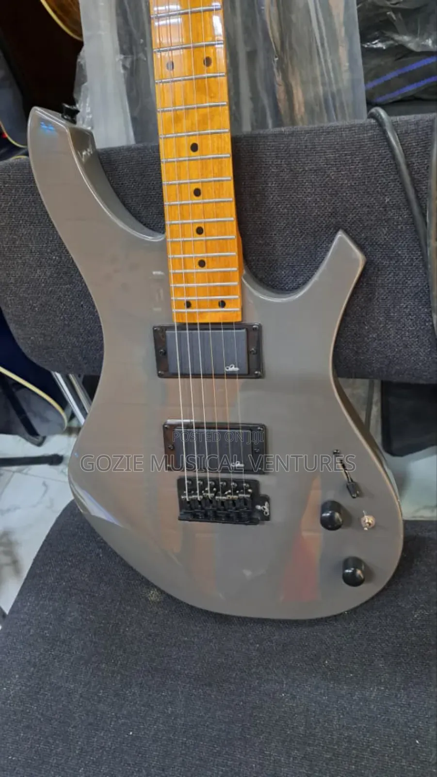 Seviliana Jom-900 Series Electric Lead Guitar Cream, Bag and Cable