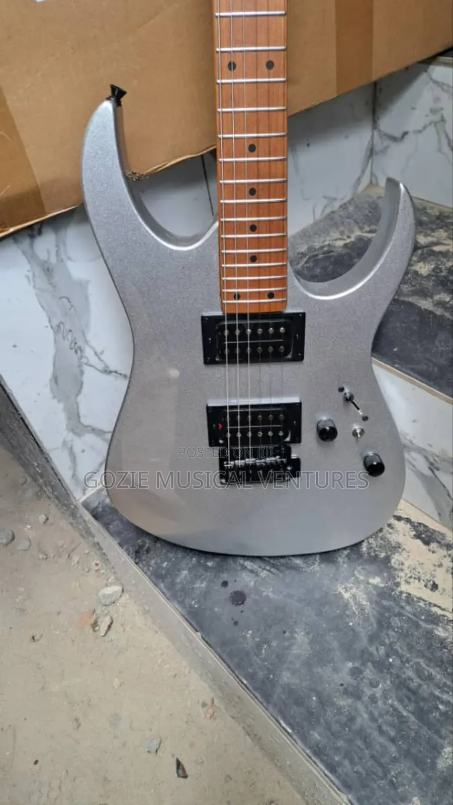 Seviliana Jom-900 Series Electric Lead Guitar Cream, Bag and Cable