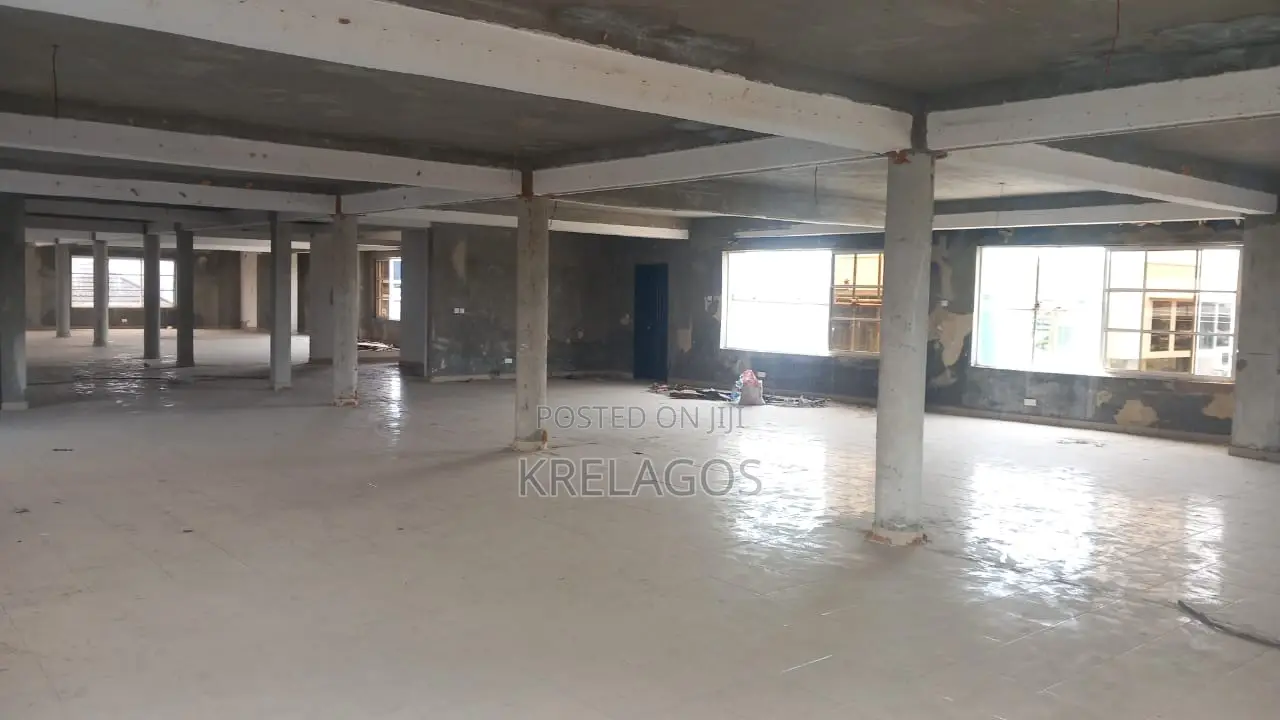 Commercial Property Facing the Express for Rent