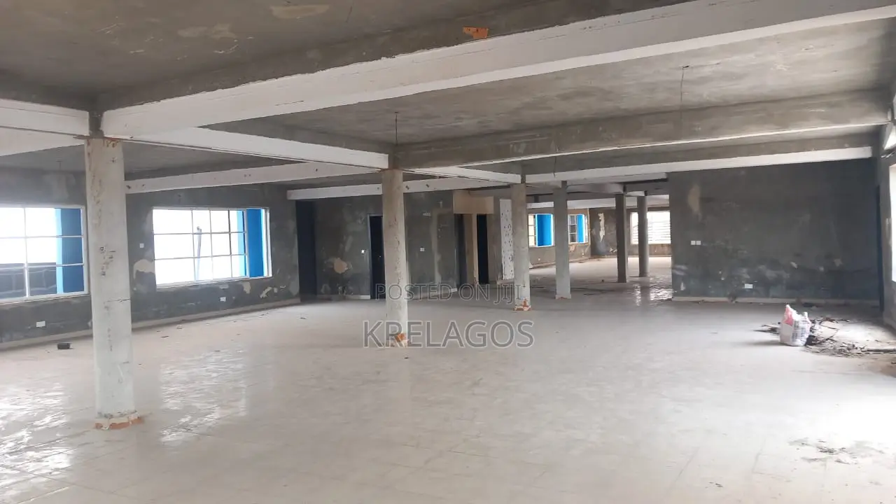 Commercial Property Facing the Express for Rent