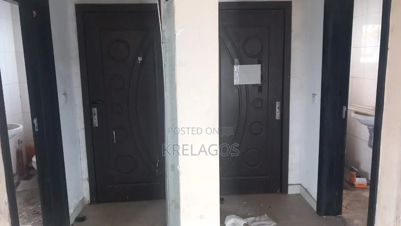 Commercial Property Facing the Express for Rent