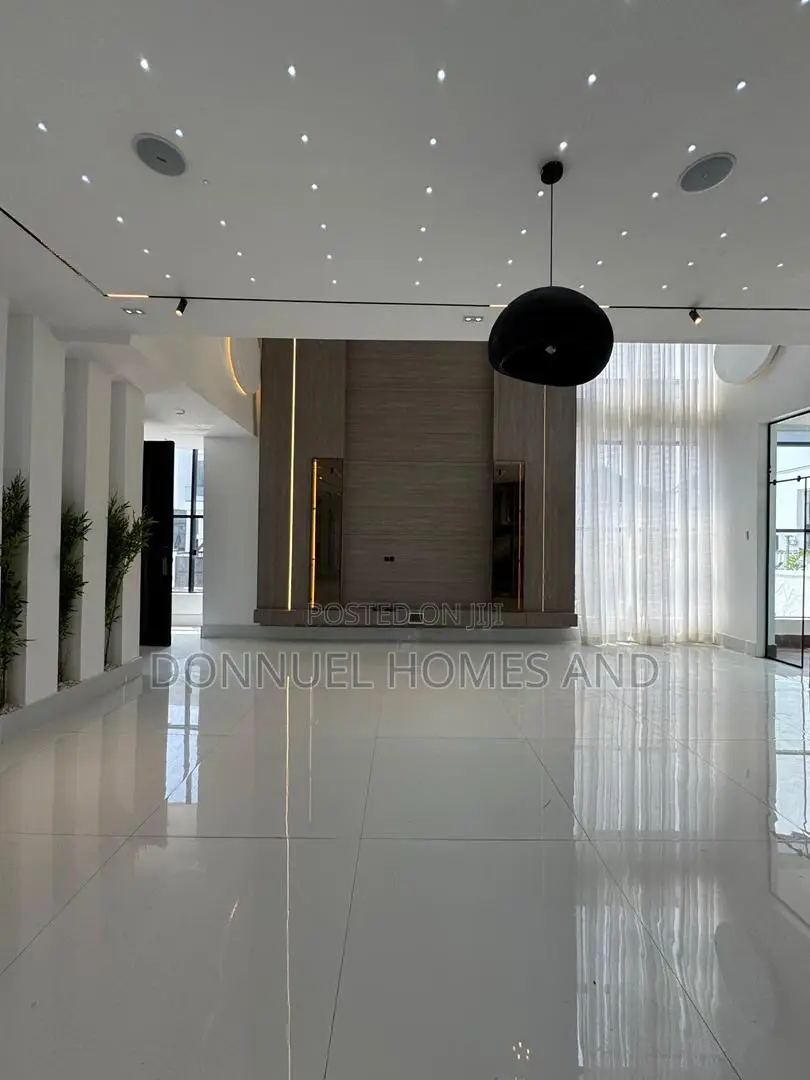 6bdrm Duplex in Chevron for sale