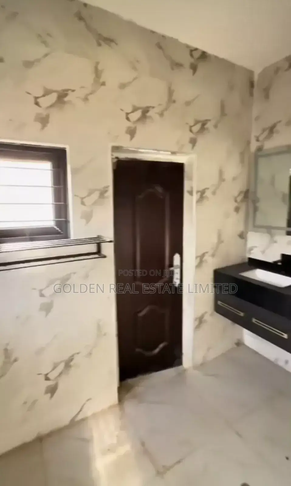 5bdrm Duplex in Idu Industrial for sale