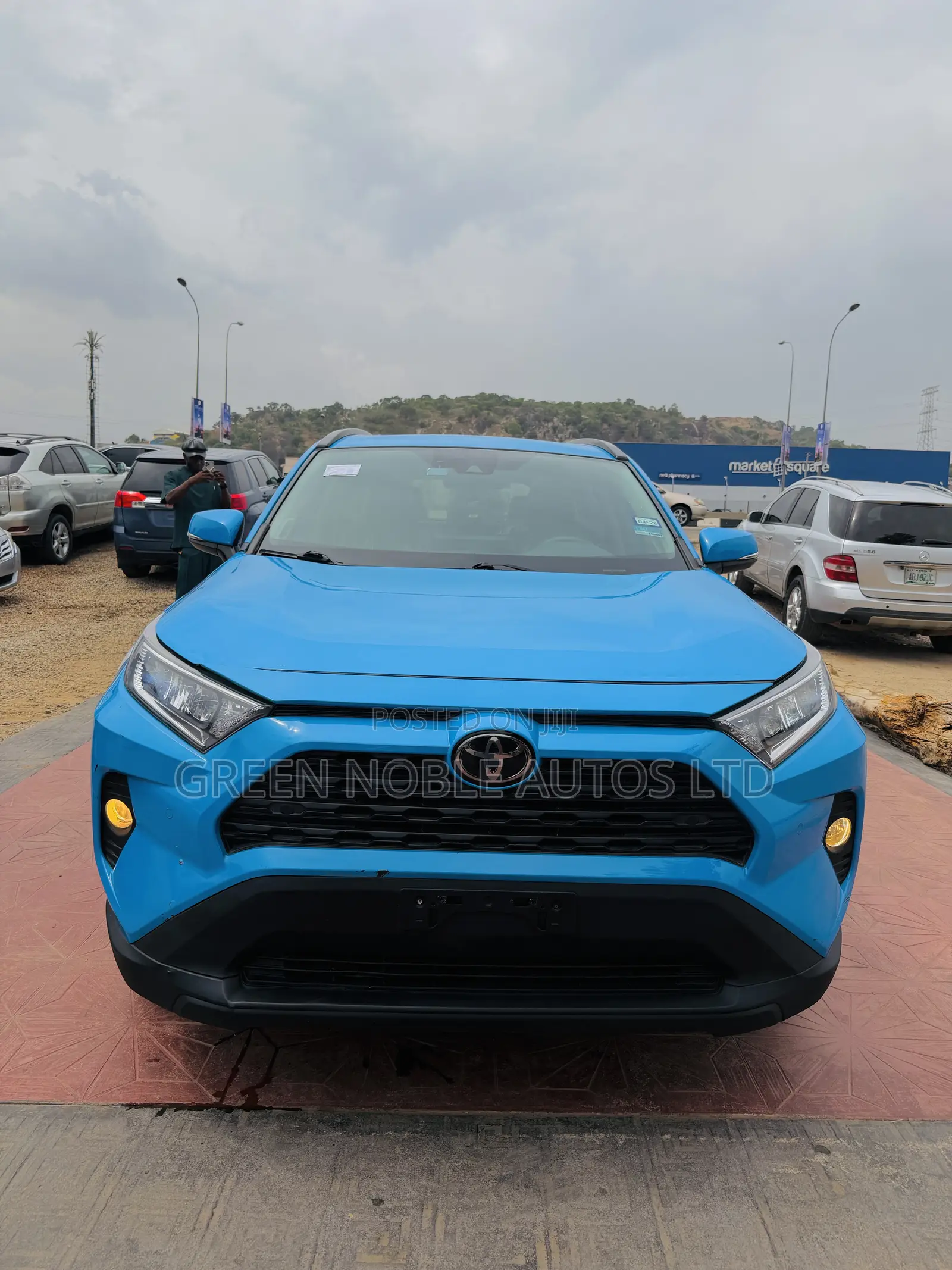 Toyota RAV4 2021 Blue