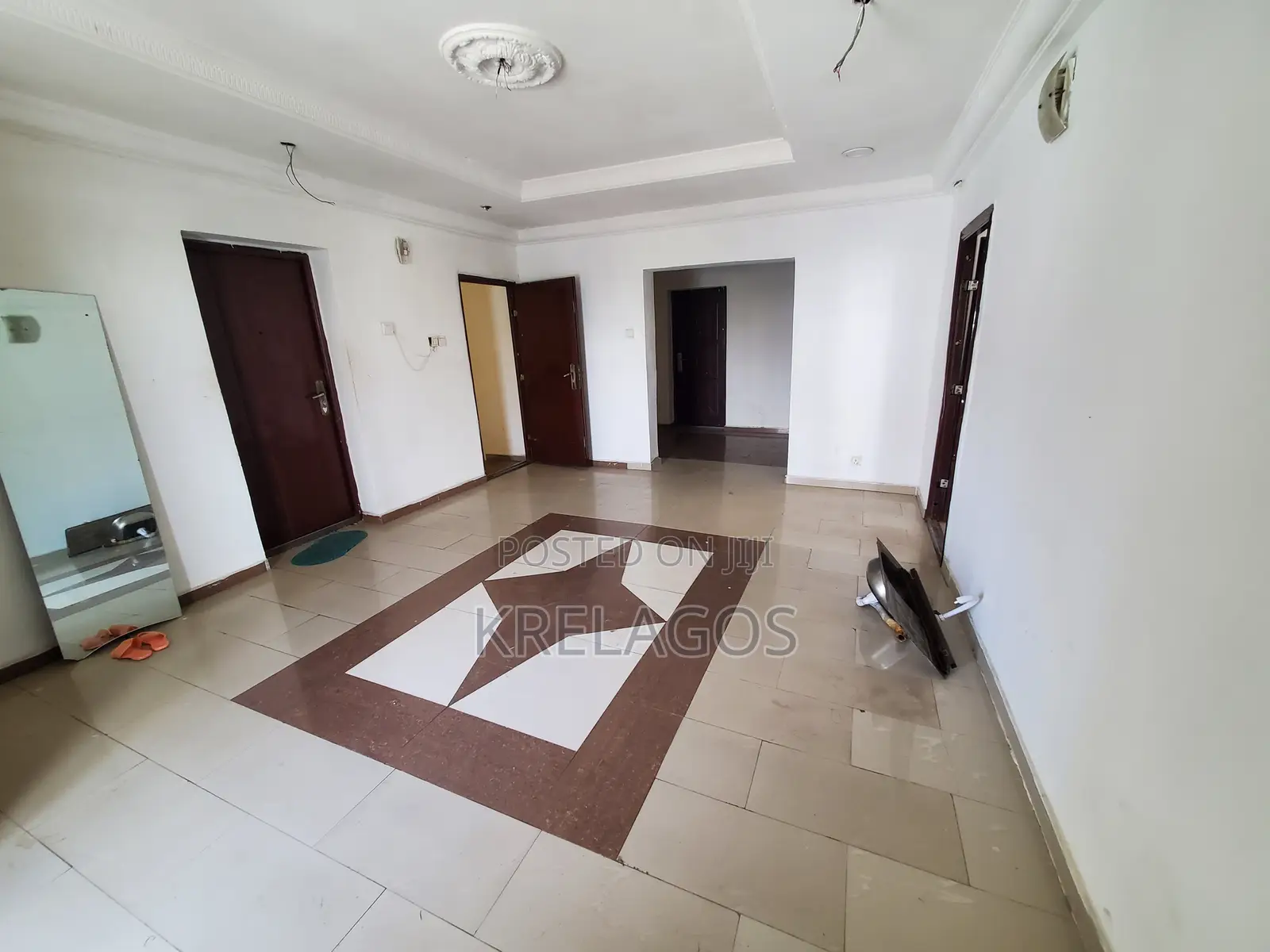 5bdrm Duplex in Chevron for sale