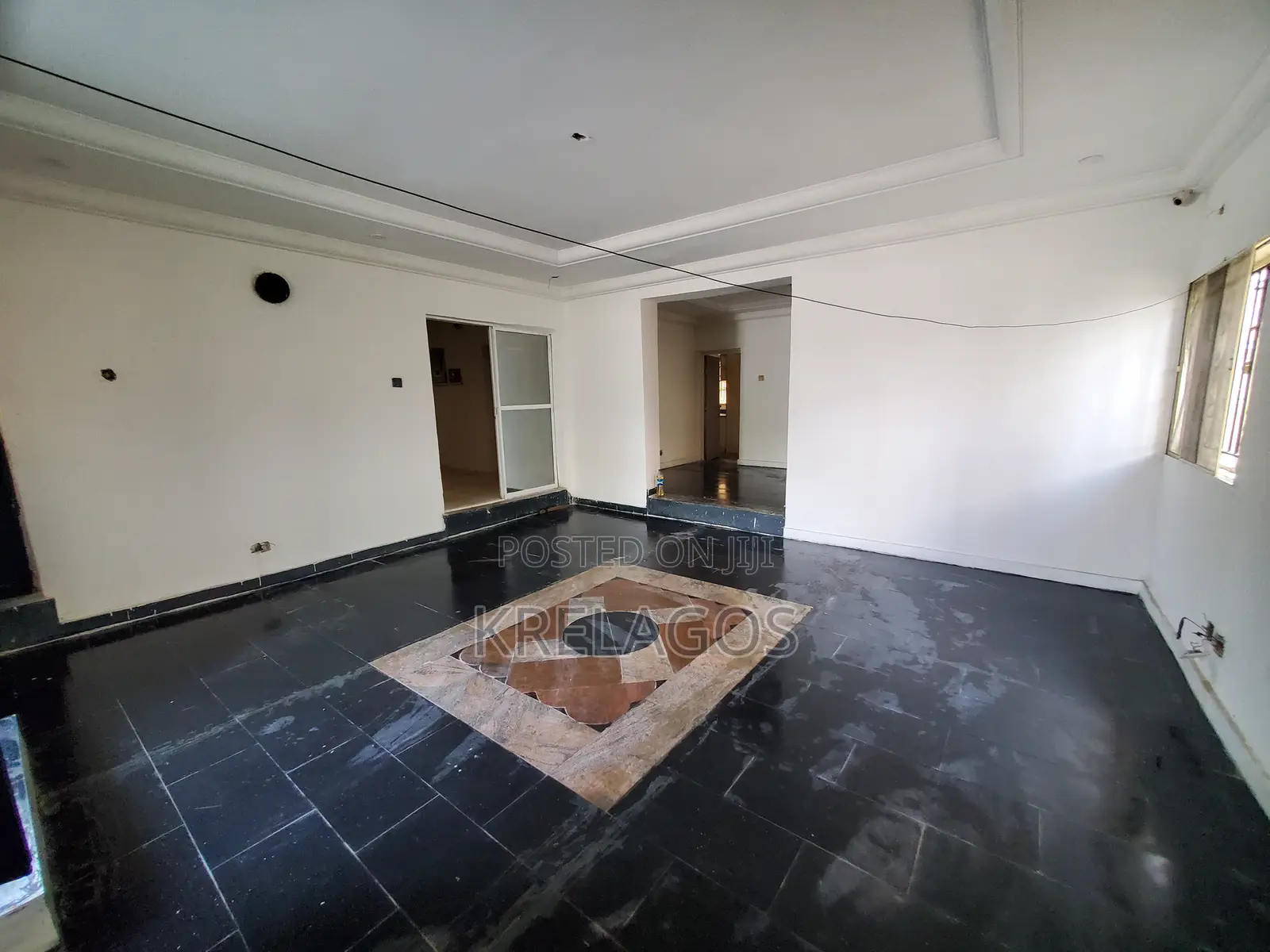 5bdrm Duplex in Chevron for sale