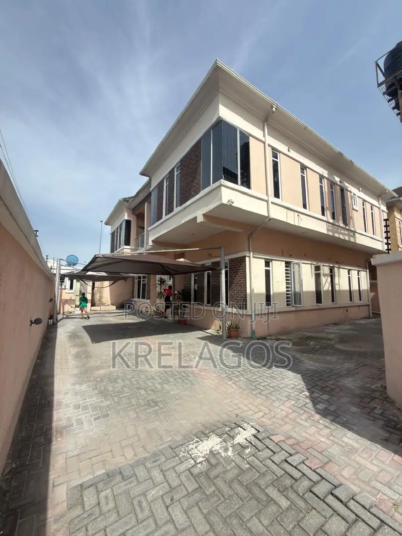 4bdrm Duplex in Chevron for sale