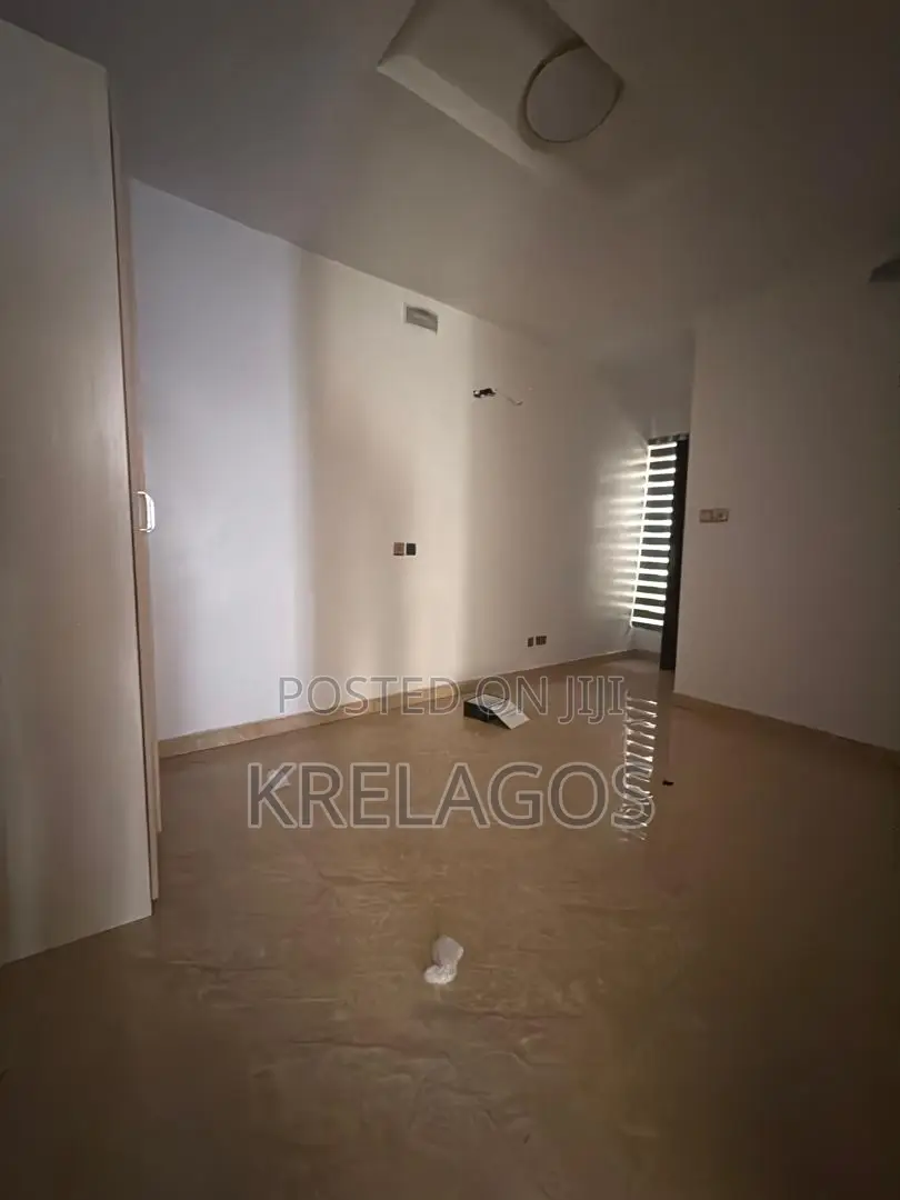 4bdrm Duplex in Chevron for sale