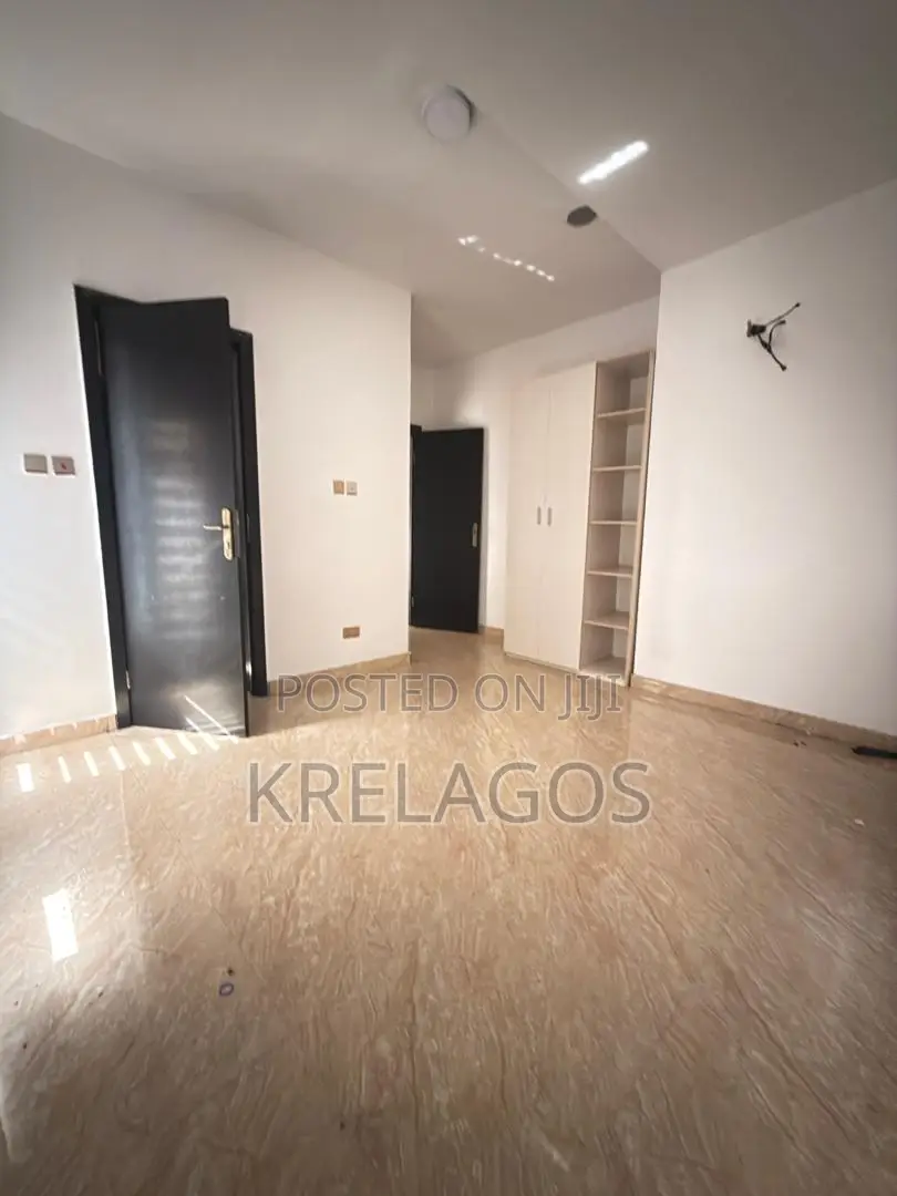 4bdrm Duplex in Chevron for sale