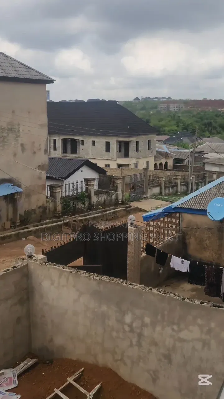 5bdrm House in Gbenaje Phase 3, Alimosho for sale