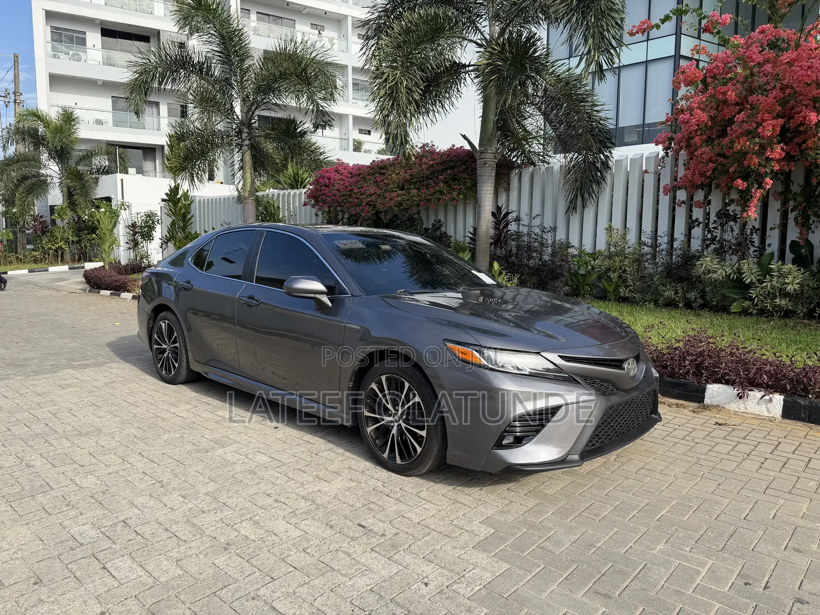 Toyota Camry SE FWD (2.5L 4cyl 8AM) 2018 Gray