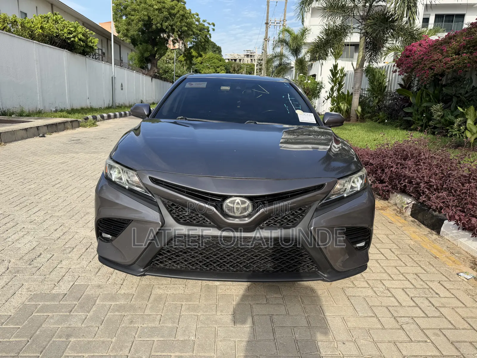 Toyota Camry SE FWD (2.5L 4cyl 8AM) 2018 Gray