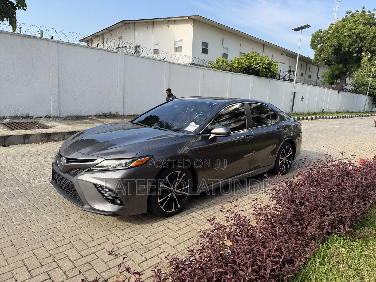 Toyota Camry SE FWD (2.5L 4cyl 8AM) 2018 Gray