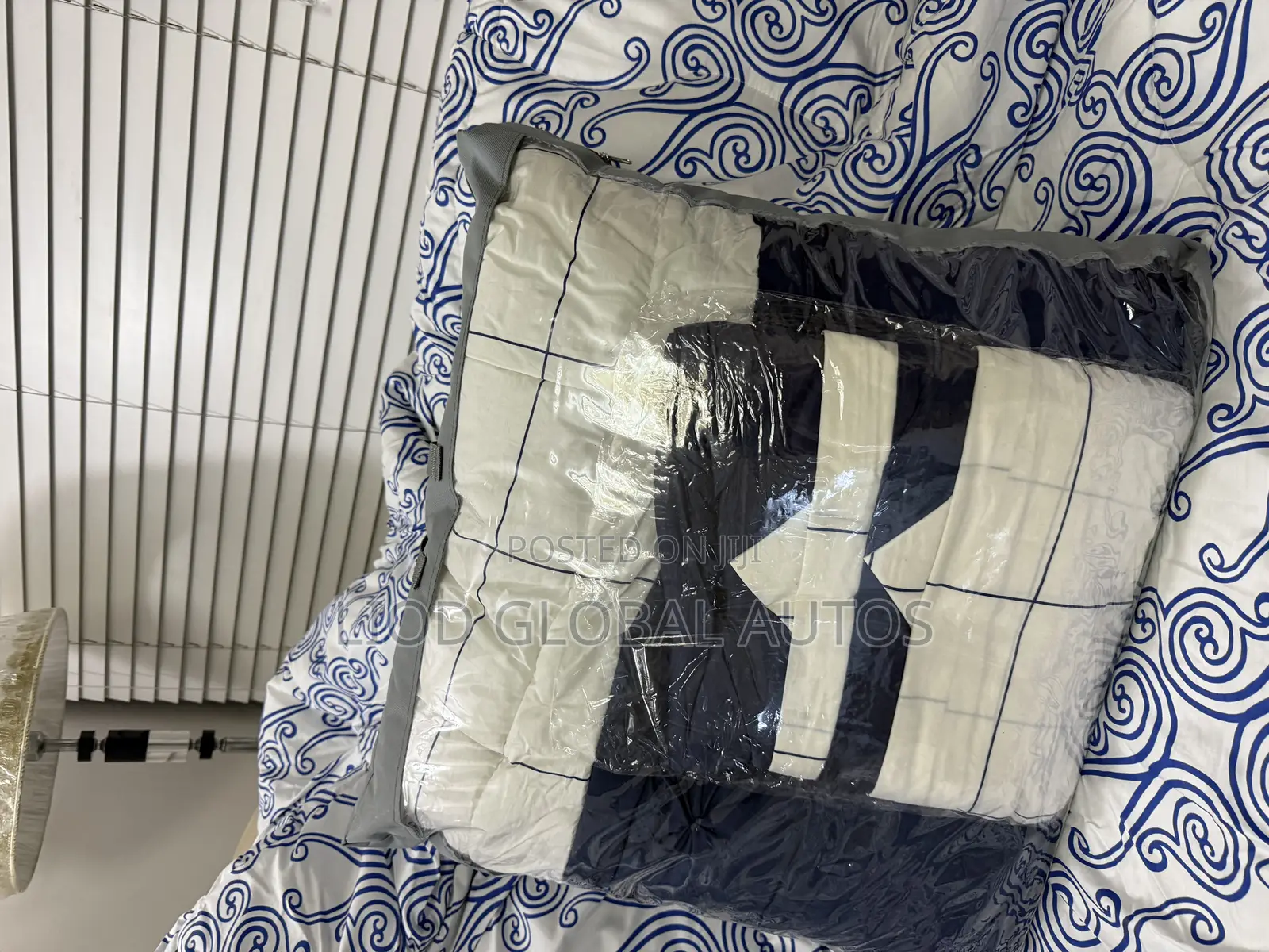 6x6 American Cotton Duvet Set With 4 Pillow Cases.