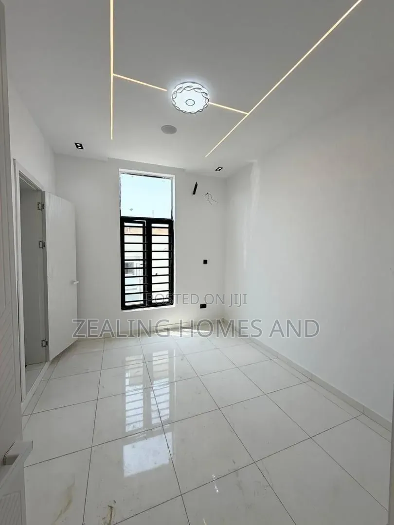4bdrm Duplex in Ikota Gra for sale