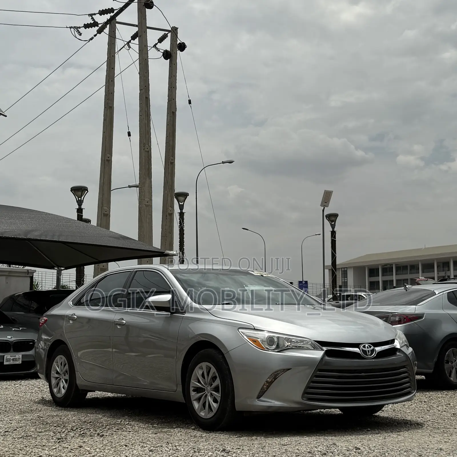 Toyota Camry LE 4dr Sedan (2.5L 4cyl 6A) 2015 Silver