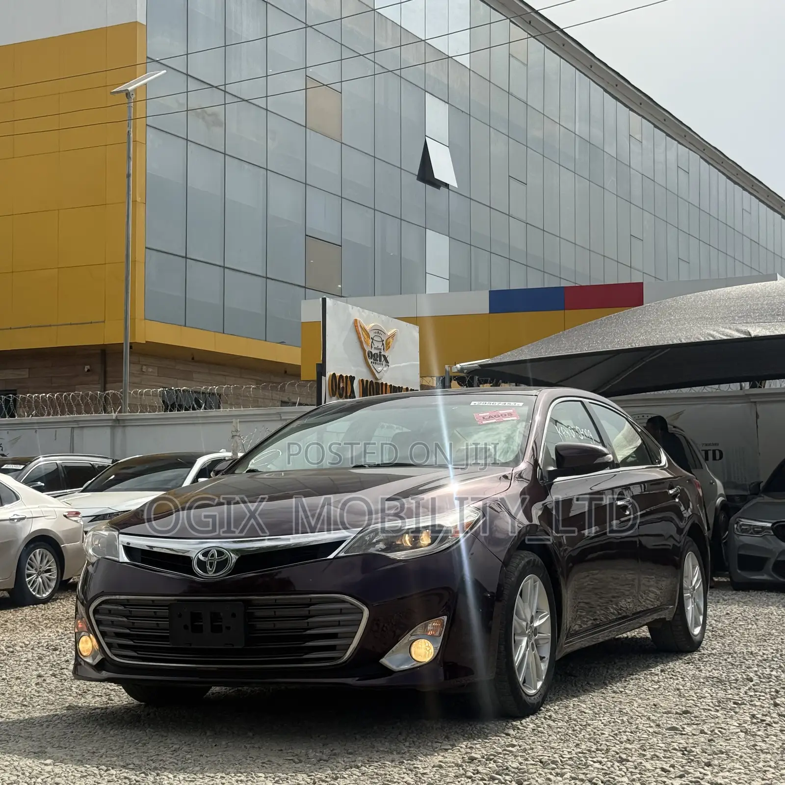 Toyota Avalon XLE Premium Sedan FWD (3.5L 6cyl 6A) 2013 Maroon