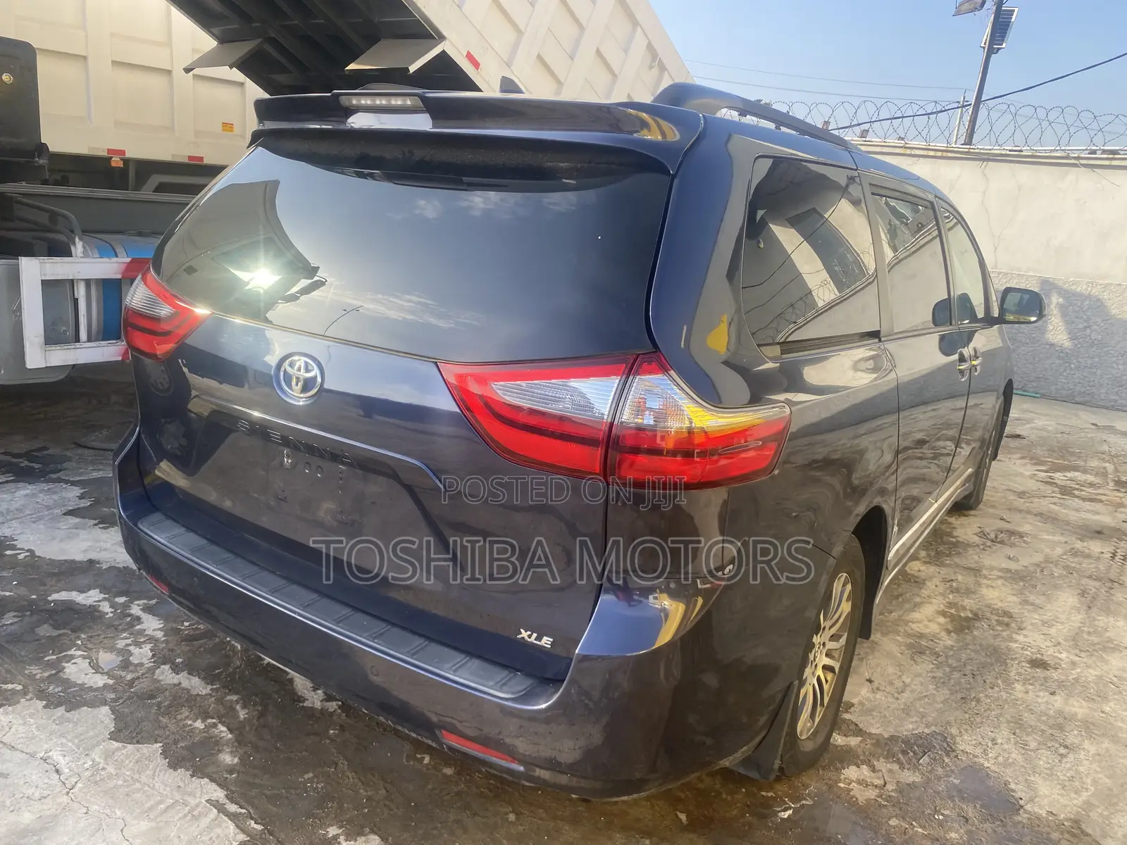 Toyota Sienna XLE FWD 2019 Black