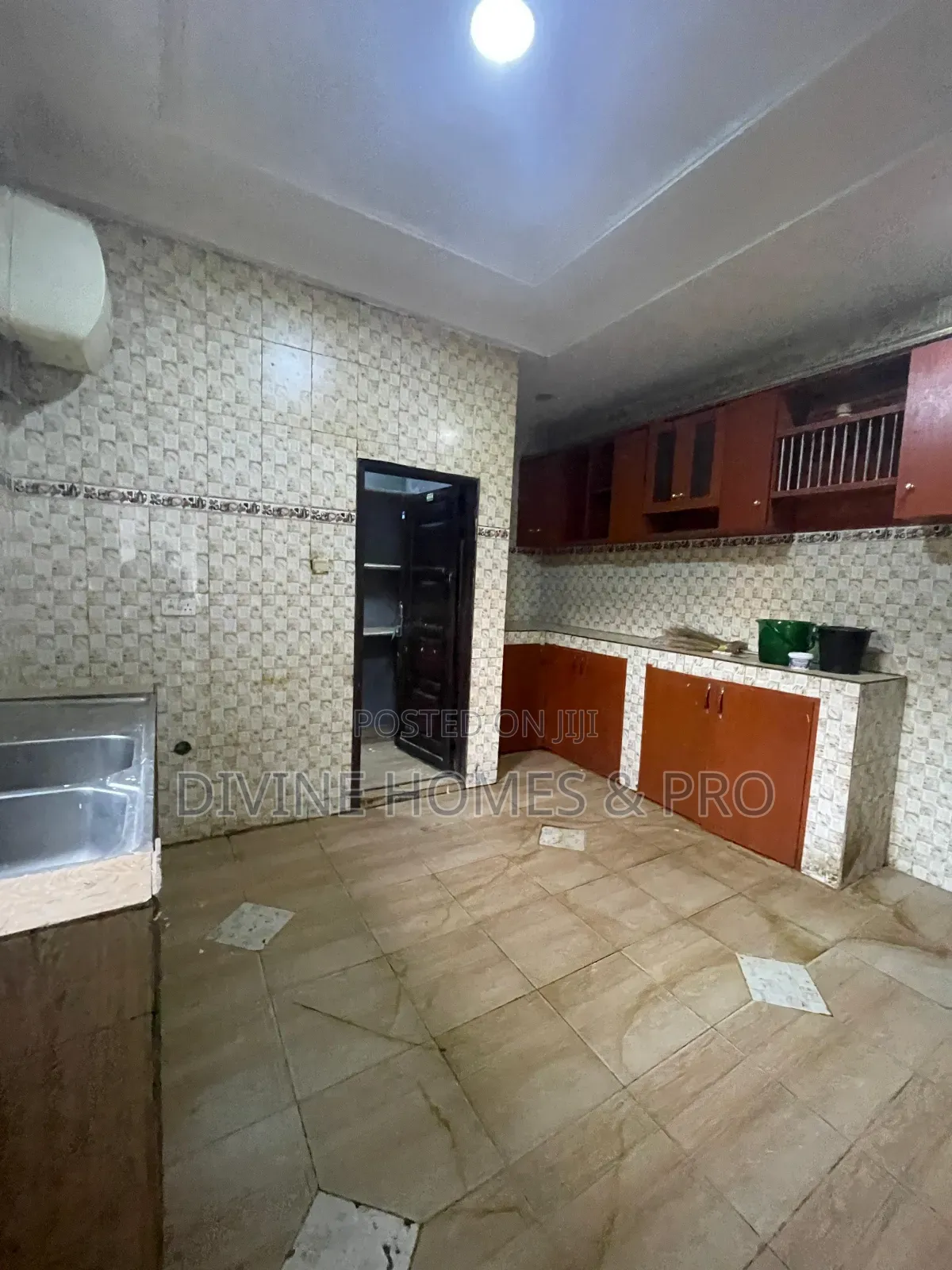 4bdrm Penthouse in Minister Quarters, Life Camp for rent