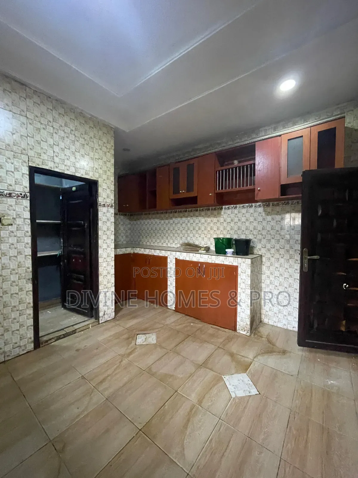 4bdrm Penthouse in Minister Quarters, Life Camp for rent
