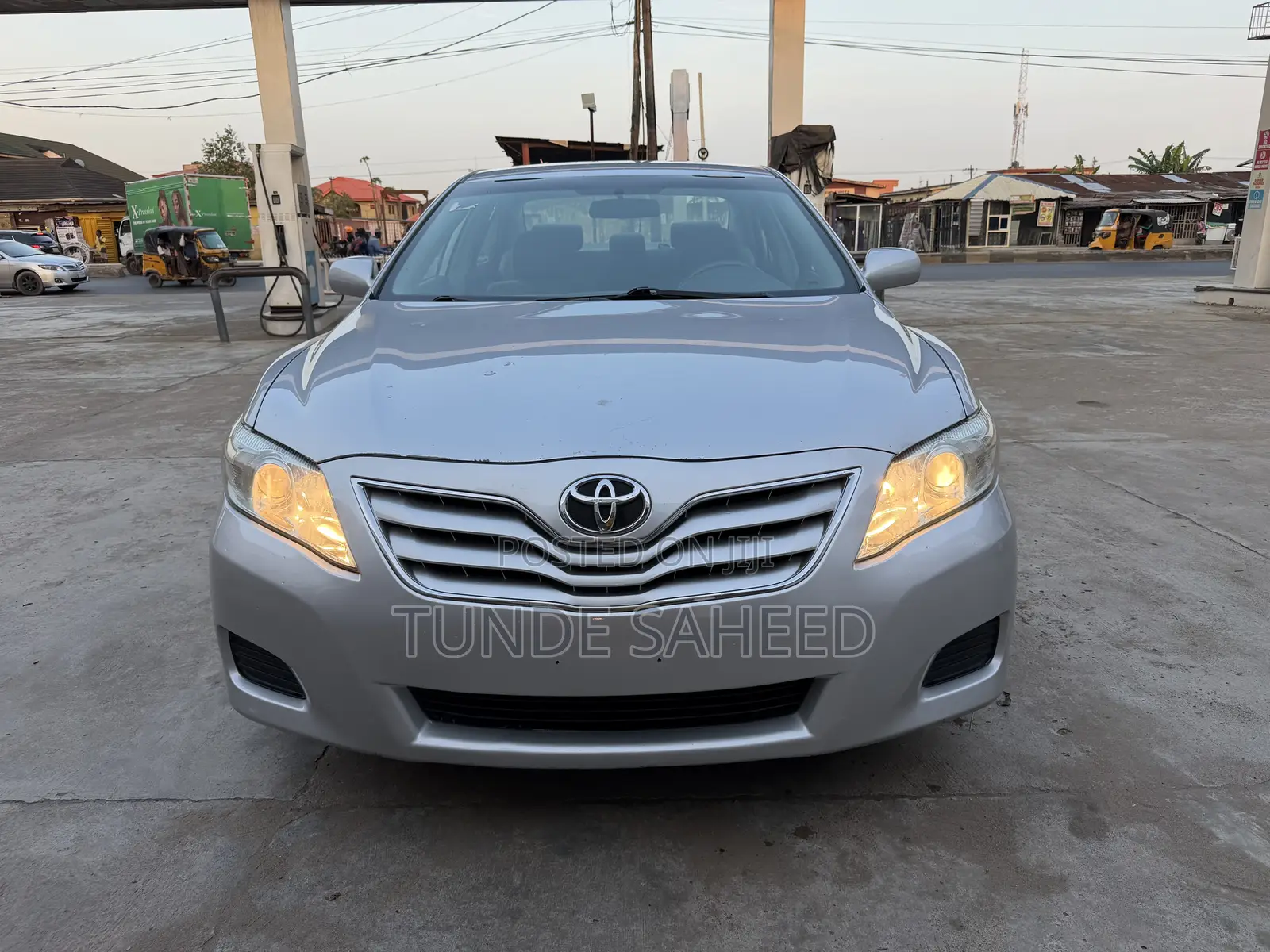 Toyota Camry LE 4dr Sedan (2.5L 4cyl 6AM) 2010 Silver