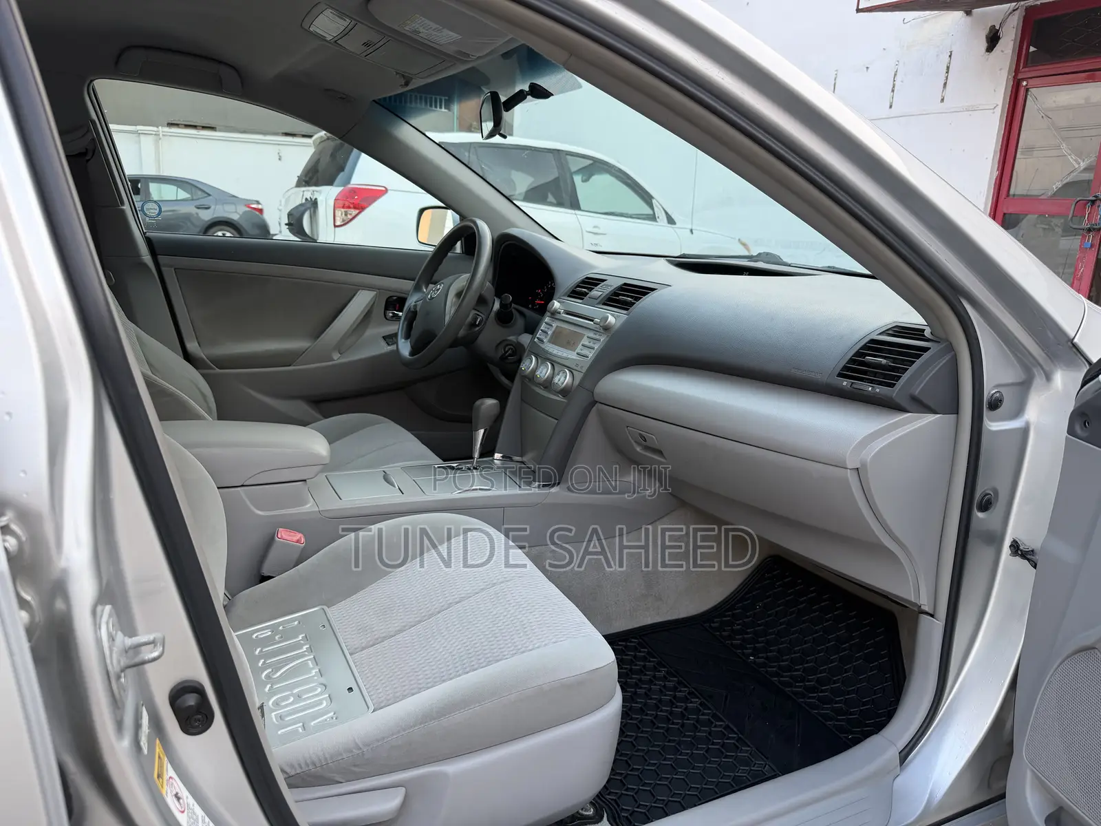 Toyota Camry LE 4dr Sedan (2.5L 4cyl 6AM) 2010 Silver
