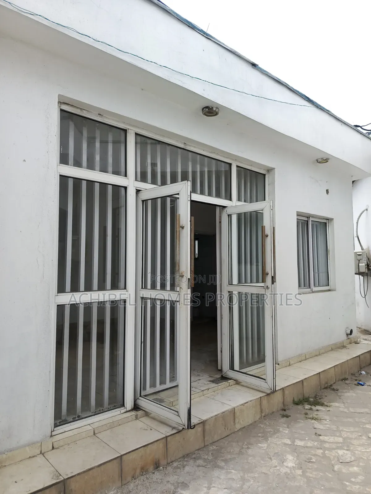 A 40 Square Meter Office Space in Ikota