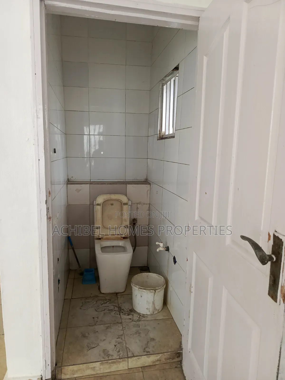 A 40 Square Meter Office Space in Ikota