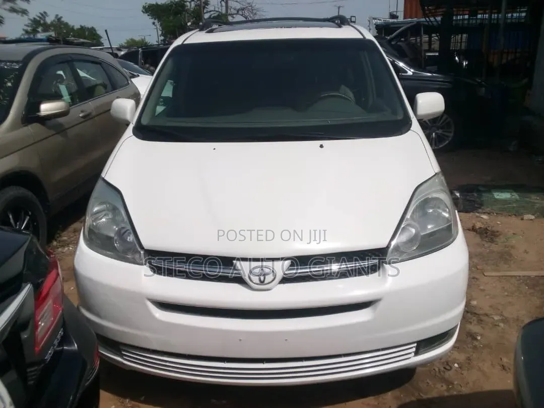 Toyota Sienna 2005 White