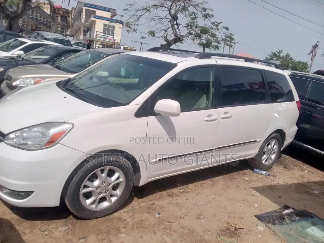 Toyota Sienna 2005 White