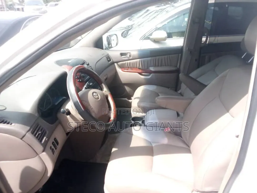 Toyota Sienna 2005 White