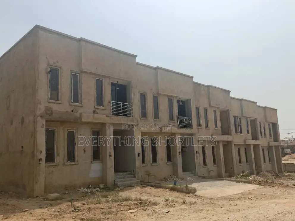4bdrm Townhouse/Terrace in Apo District for sale
