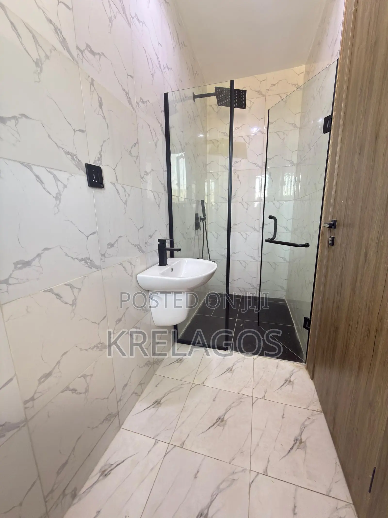 2bdrm Apartment in Lekki Phase 1 for sale