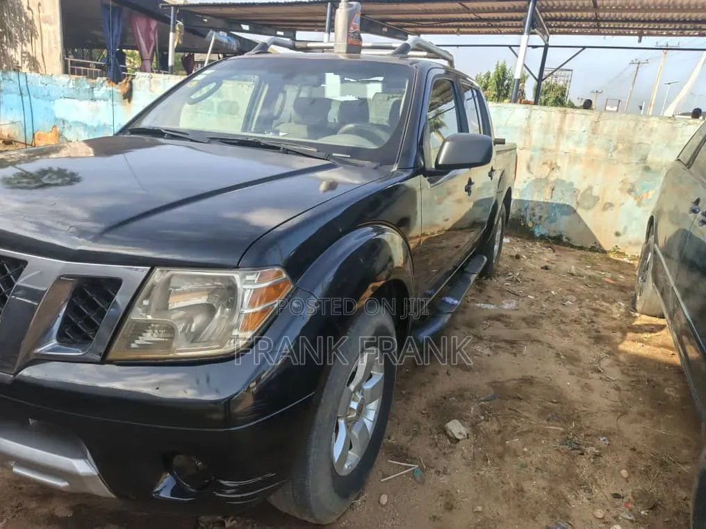 Nissan Frontier 2010 Black