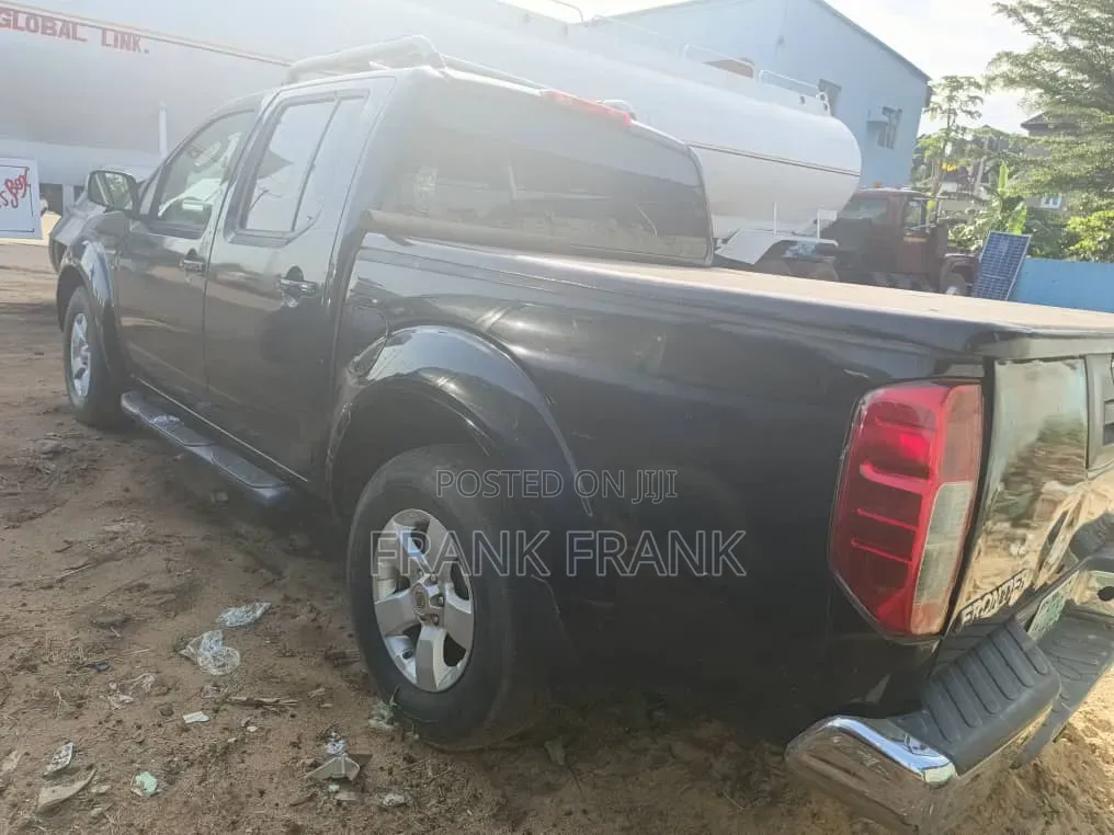 Nissan Frontier 2010 Black
