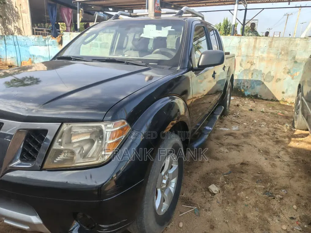 Nissan Frontier 2010 Black
