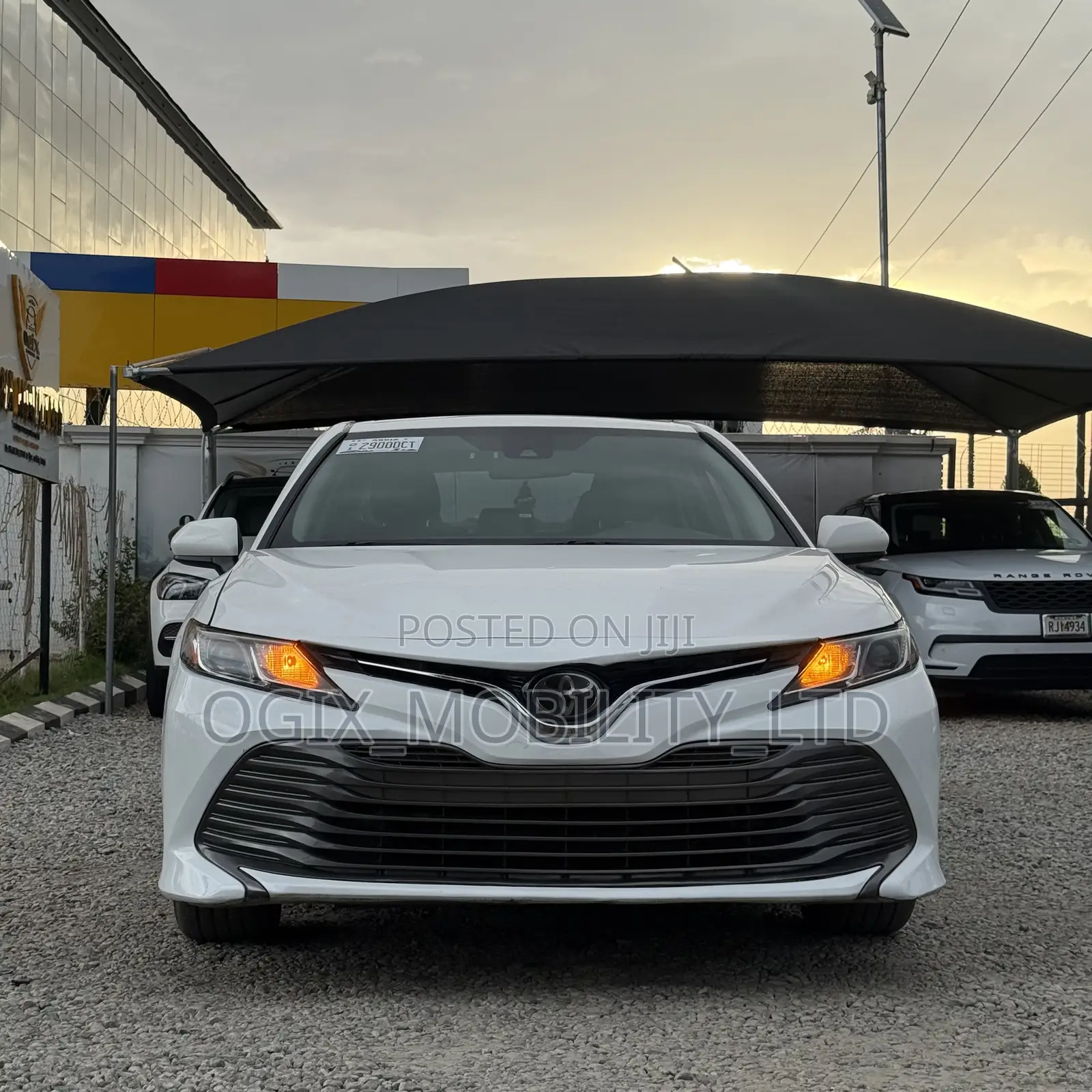 Toyota Camry LE (2.5L 4cyl 8A) 2019 White