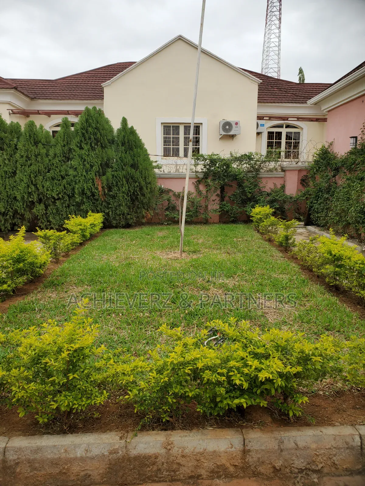 8bdrm Mansion in Asokoro for rent