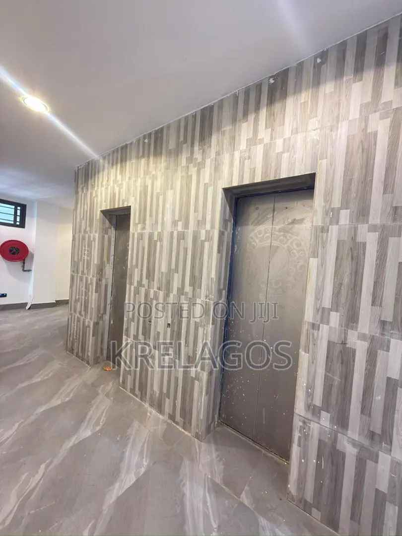 1bdrm Apartment in Lekki Phase 1 for sale