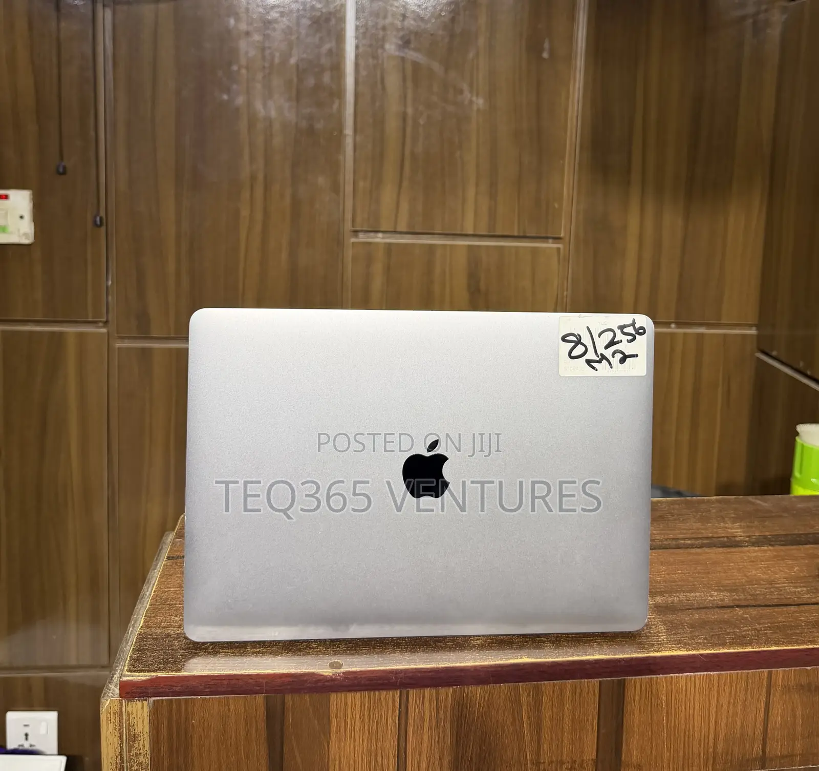 Laptop Apple MacBook Pro 2022 M2 8GB Apple M2 SSD 250GB