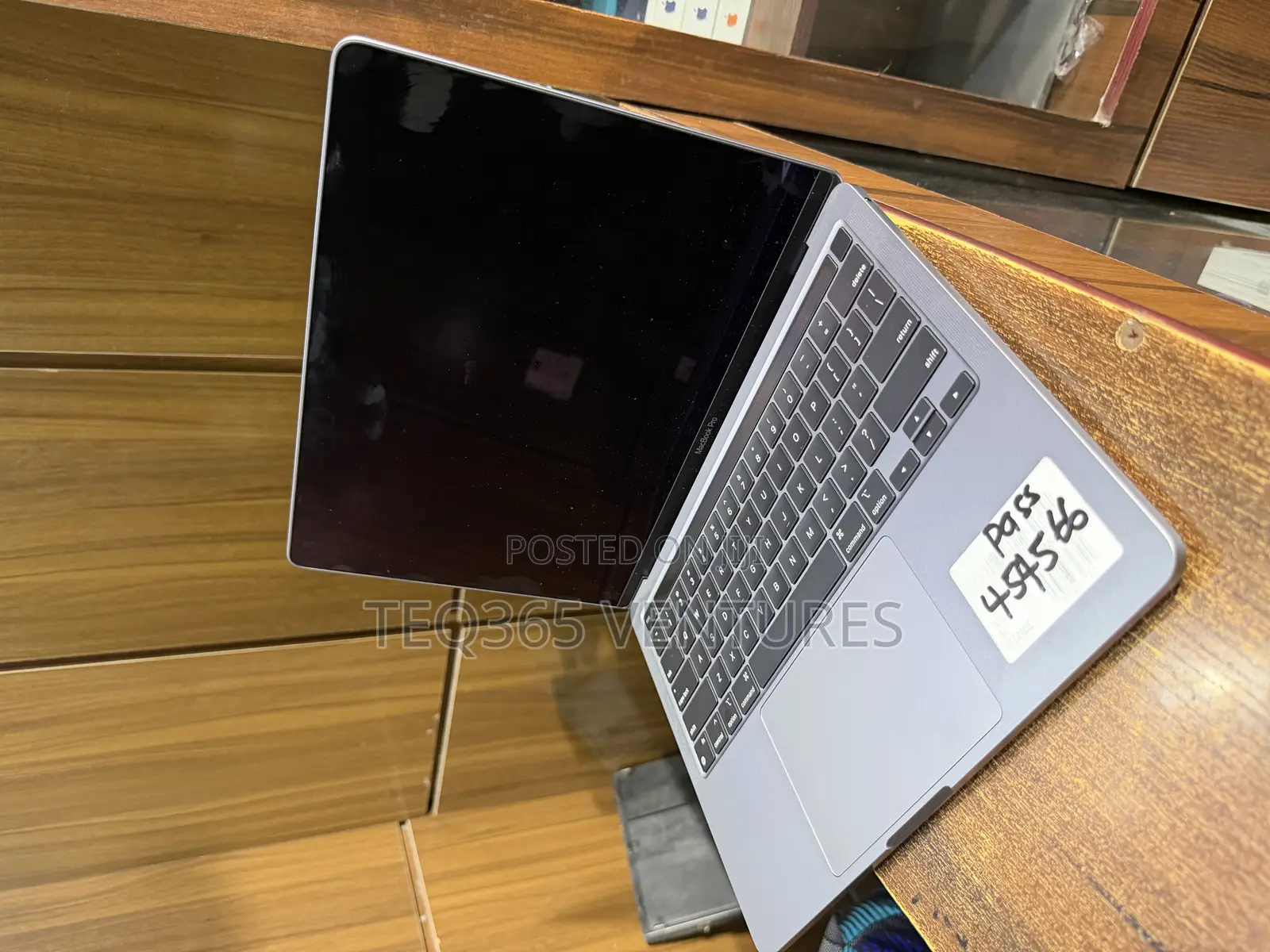 Laptop Apple MacBook Pro 2022 M2 8GB Apple M2 SSD 250GB