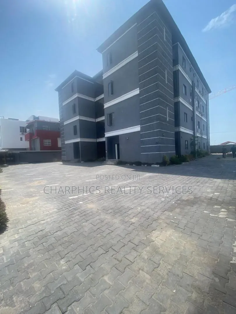 3bdrm Apartment in Lekki Phase 1 for rent