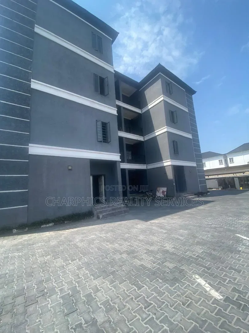 3bdrm Apartment in Lekki Phase 1 for rent