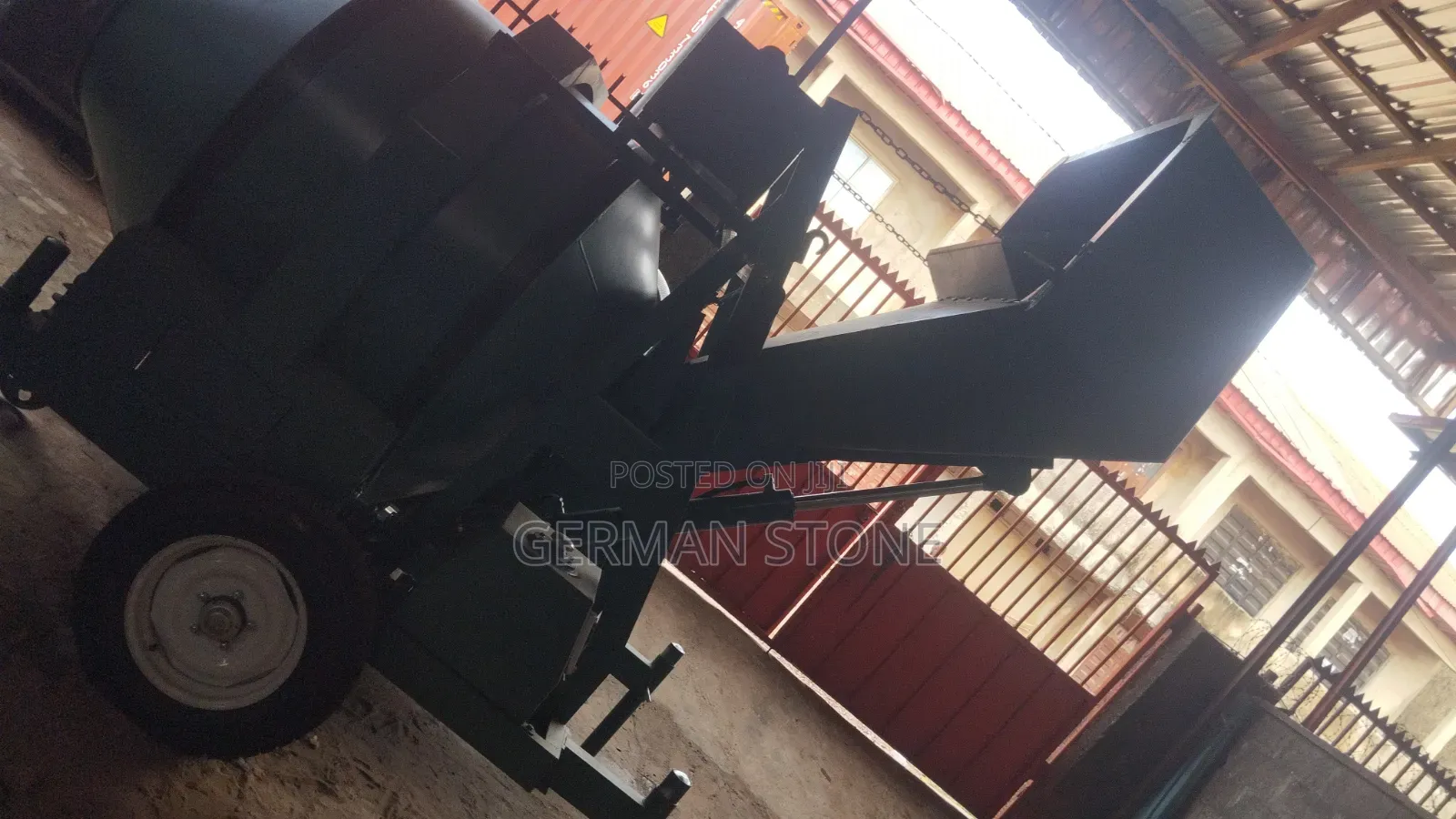 Brand New Hydraulic Concrete Mixer Designed for Heavy Industrial Use.