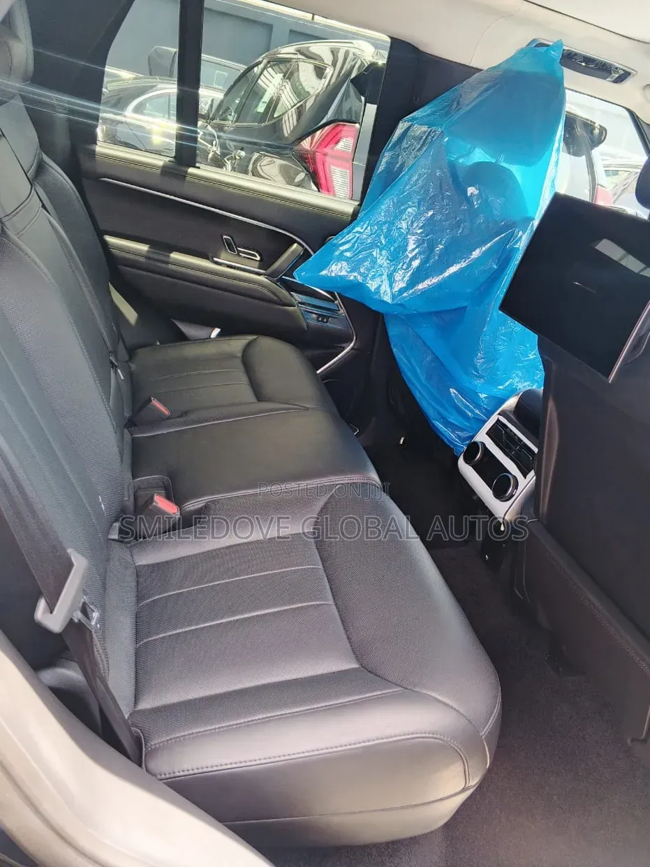 New Land Rover Range Rover P530 SE LWB 7 Seat 2023 Black