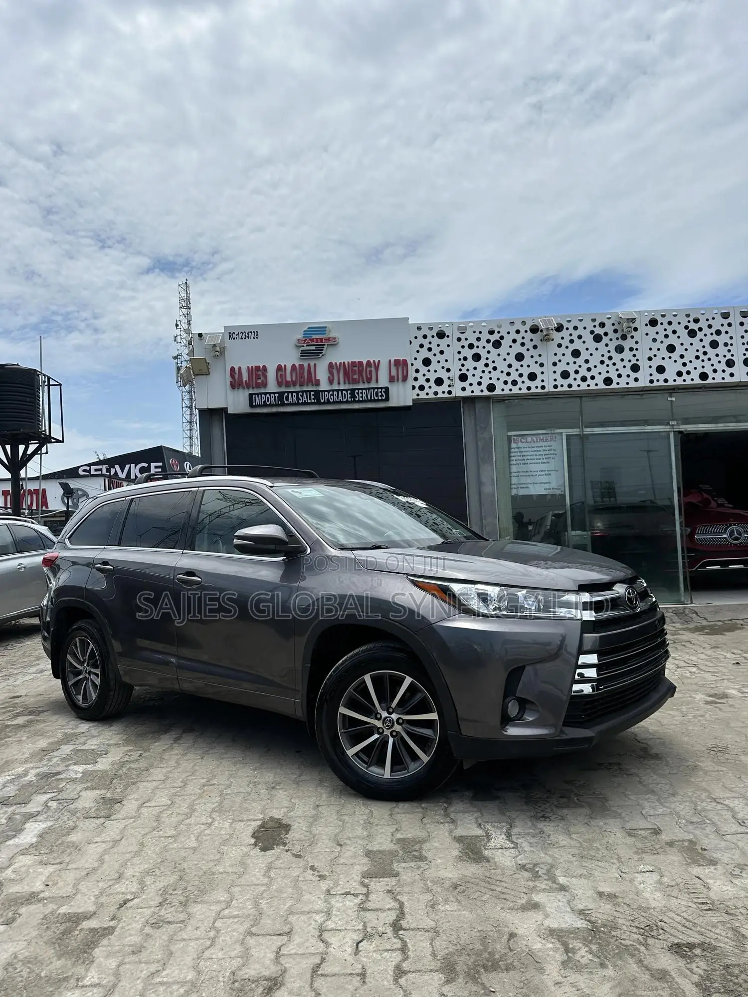 Toyota Highlander XLE 4x4 V6 (3.5L 6cyl 8A) 2017 Gray