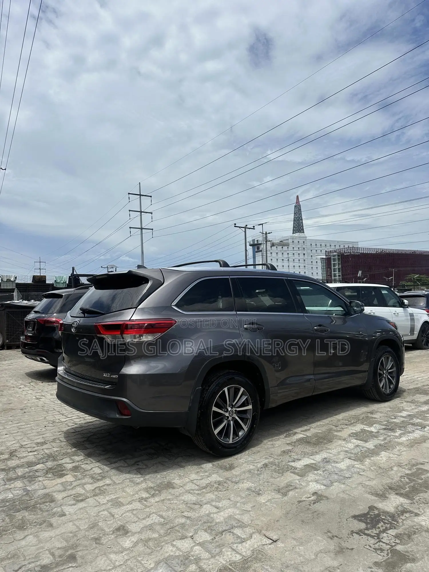 Toyota Highlander XLE 4x4 V6 (3.5L 6cyl 8A) 2017 Gray